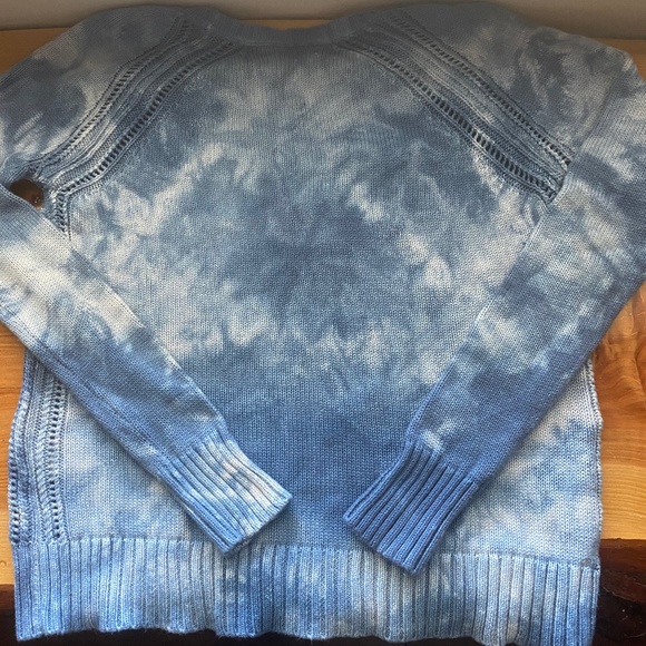 Tie dye sweater from American Eagle - Picture 3 of 3